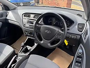 Used 2016 Hyundai i20 Se White - Interior and Exterior details 12