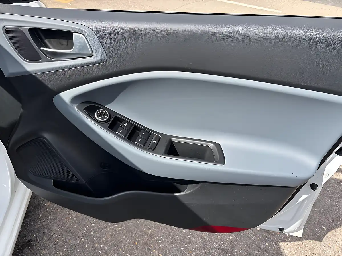 Used 2016 Hyundai i20 Se White - Interior and Exterior details 18