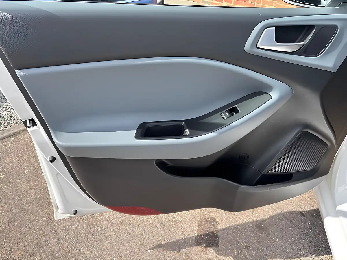 Used 2016 Hyundai i20 Se White - Interior and Exterior details 19