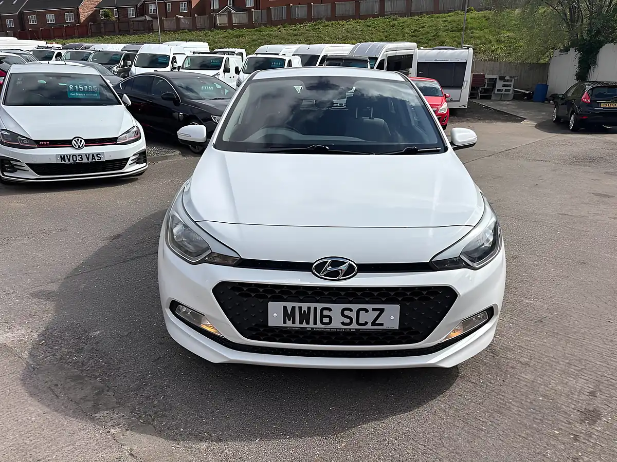 Used 2016 Hyundai i20 Se White - Interior and Exterior details 2