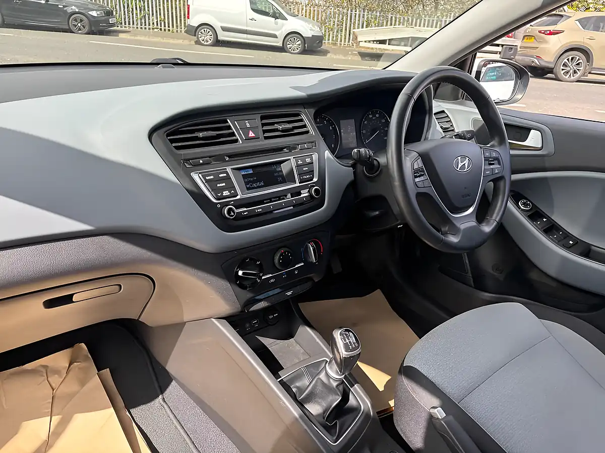 Used 2016 Hyundai i20 Se White - Interior and Exterior details 20