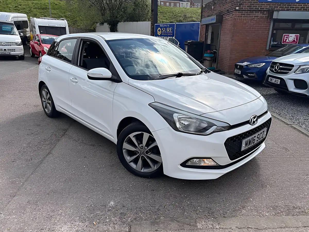 Used 2016 Hyundai i20 Se White - Interior and Exterior details 3