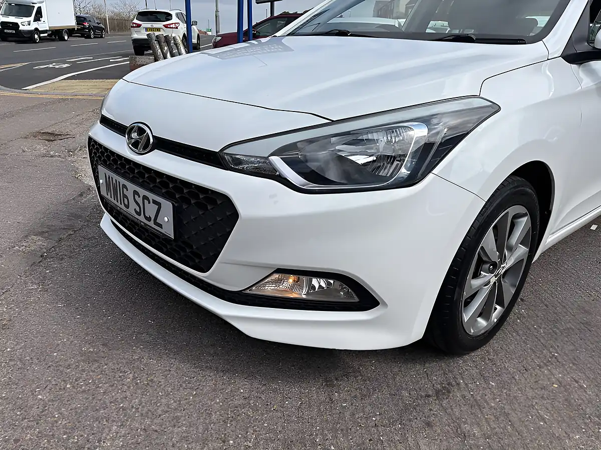 Used 2016 Hyundai i20 Se White - Interior and Exterior details 5