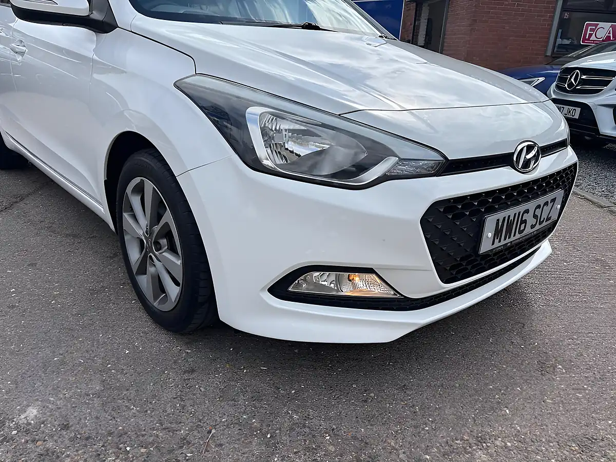Used 2016 Hyundai i20 Se White - Interior and Exterior details 6