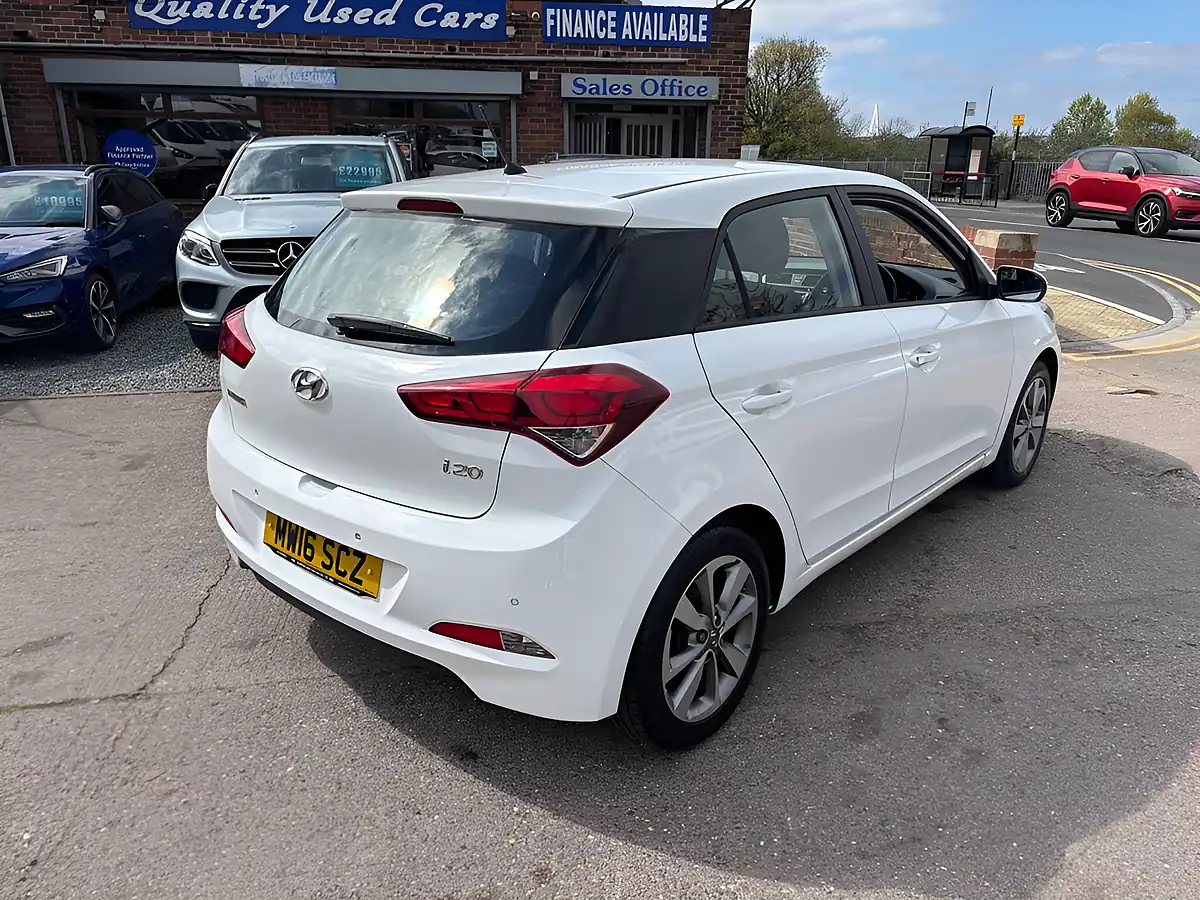 Used 2016 Hyundai i20 Se White - Interior and Exterior details 7