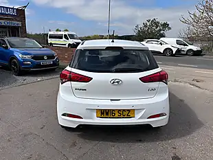 Used 2016 Hyundai i20 Se White - Interior and Exterior details 8