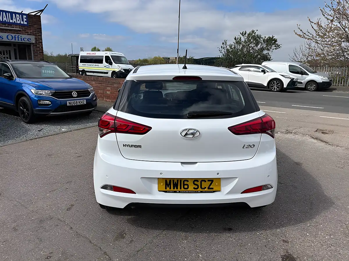 Used 2016 Hyundai i20 Se White - Interior and Exterior details 8