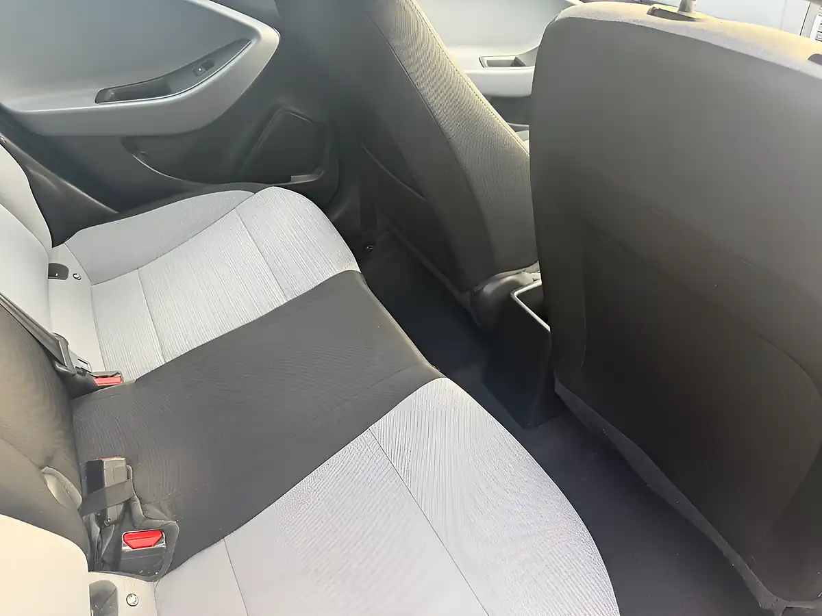 Used 2016 Hyundai i20 Se White - Interior and Exterior details 12