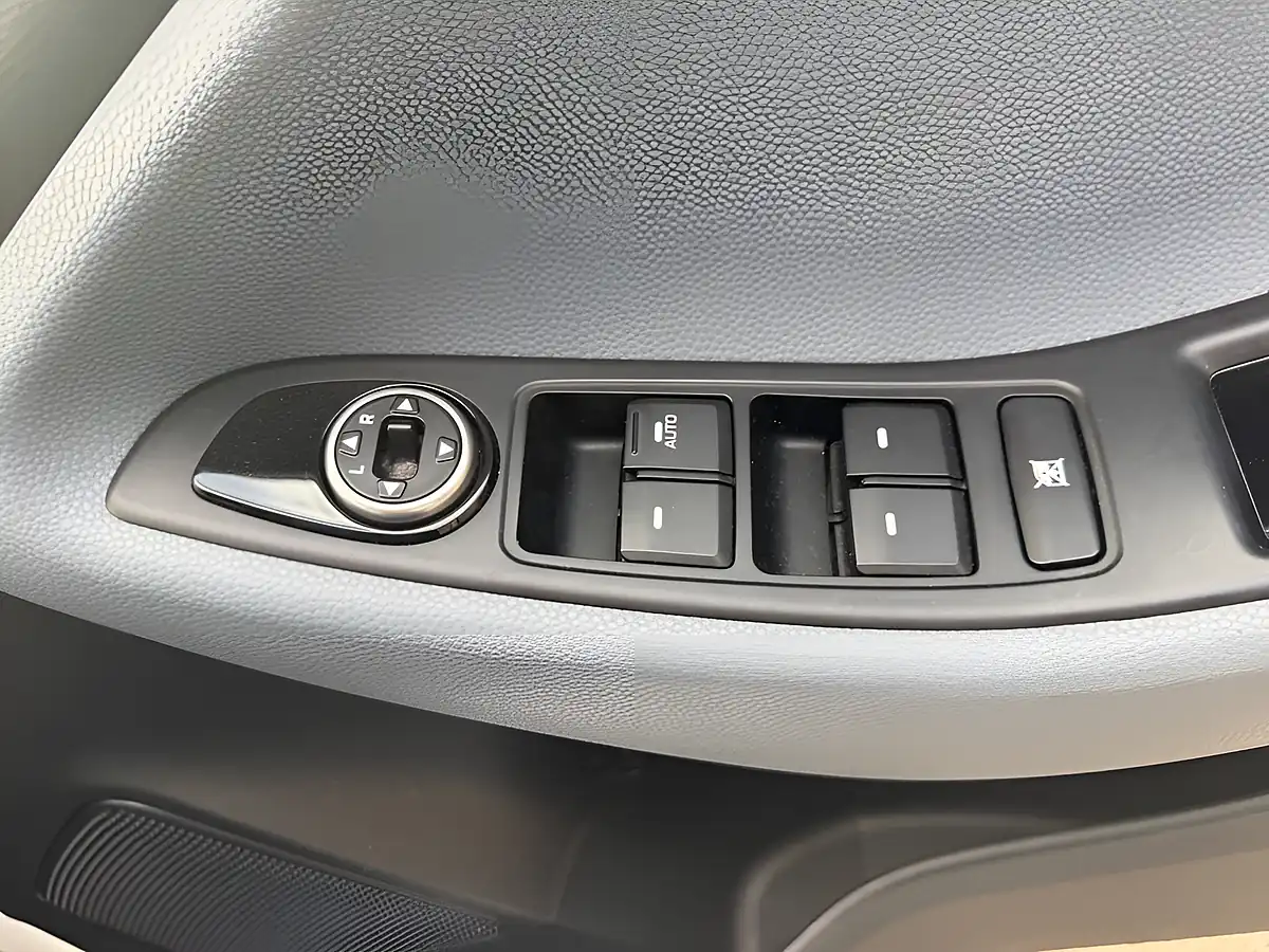 Used 2016 Hyundai i20 Se White - Interior and Exterior details 18