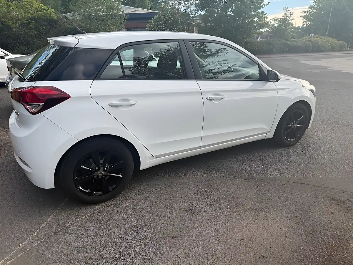Used 2016 Hyundai i20 Se White - Interior and Exterior details 6