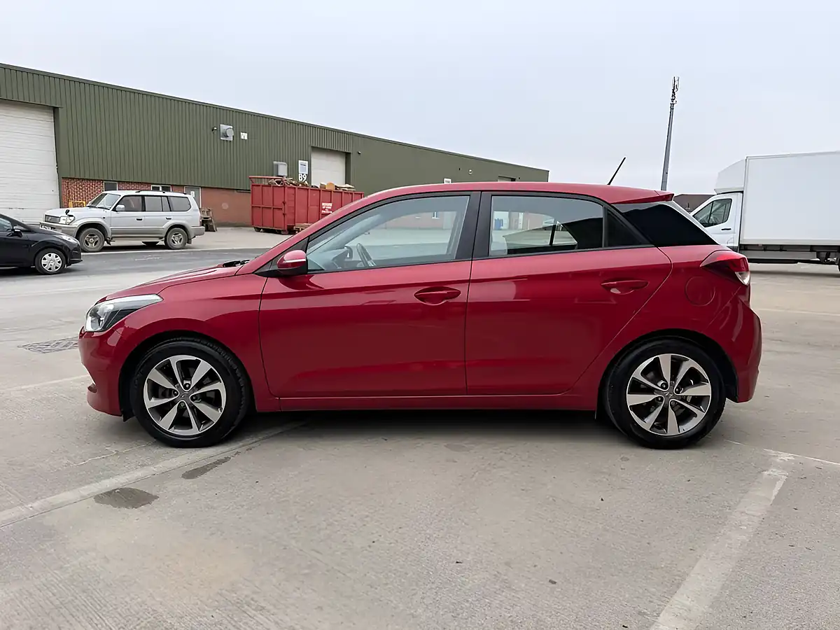 Used 2016 Hyundai I20 Turbo Edition Red - Interior and Exterior details 8