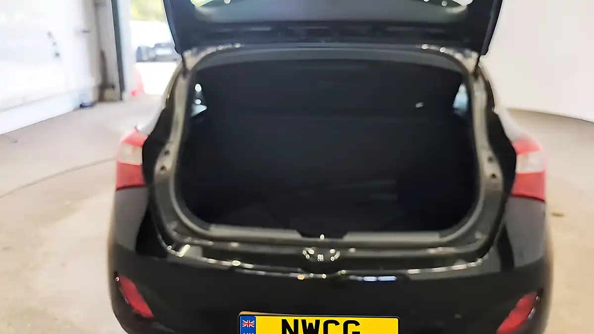 Used 2016 Hyundai I30 Blue Drive Se Black - Interior and Exterior details 11