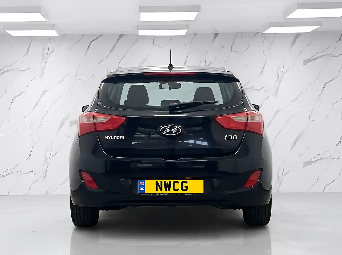 Used 2016 Hyundai I30 Blue Drive Se Black - Interior and Exterior details 5