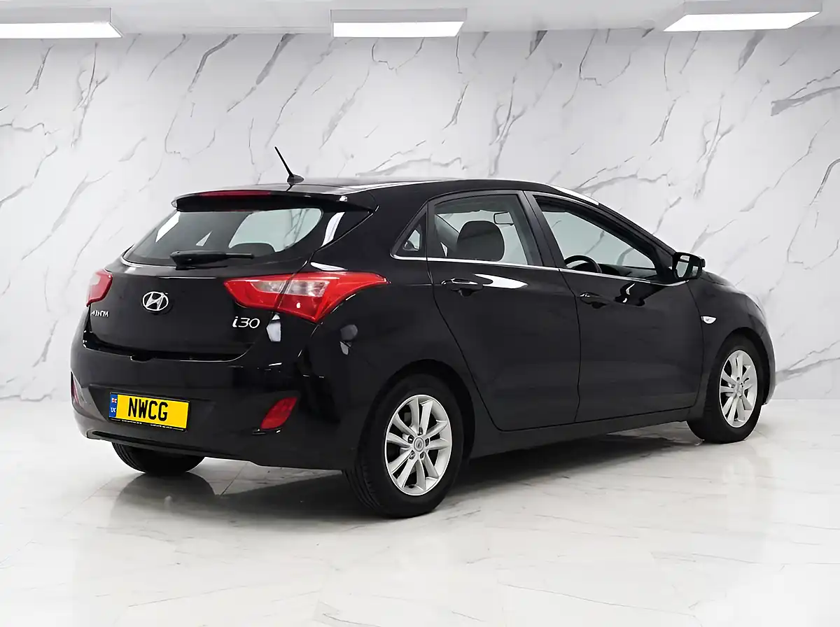 Used 2016 Hyundai I30 Blue Drive Se Black - Interior and Exterior details 6