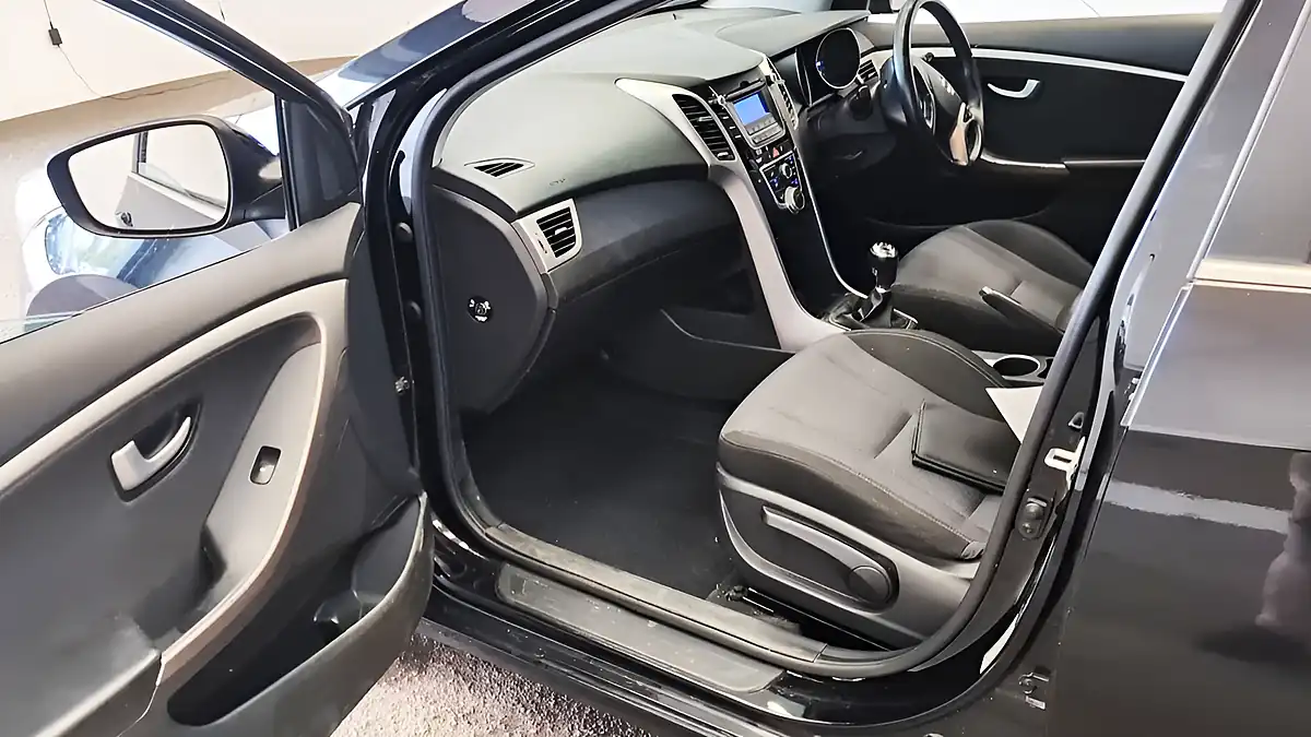 Used 2016 Hyundai I30 Blue Drive Se Black - Interior and Exterior details 7