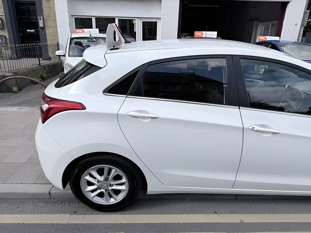 Used 2016 Hyundai I30 Se Blue Drive 5DR White - Interior and Exterior details 11