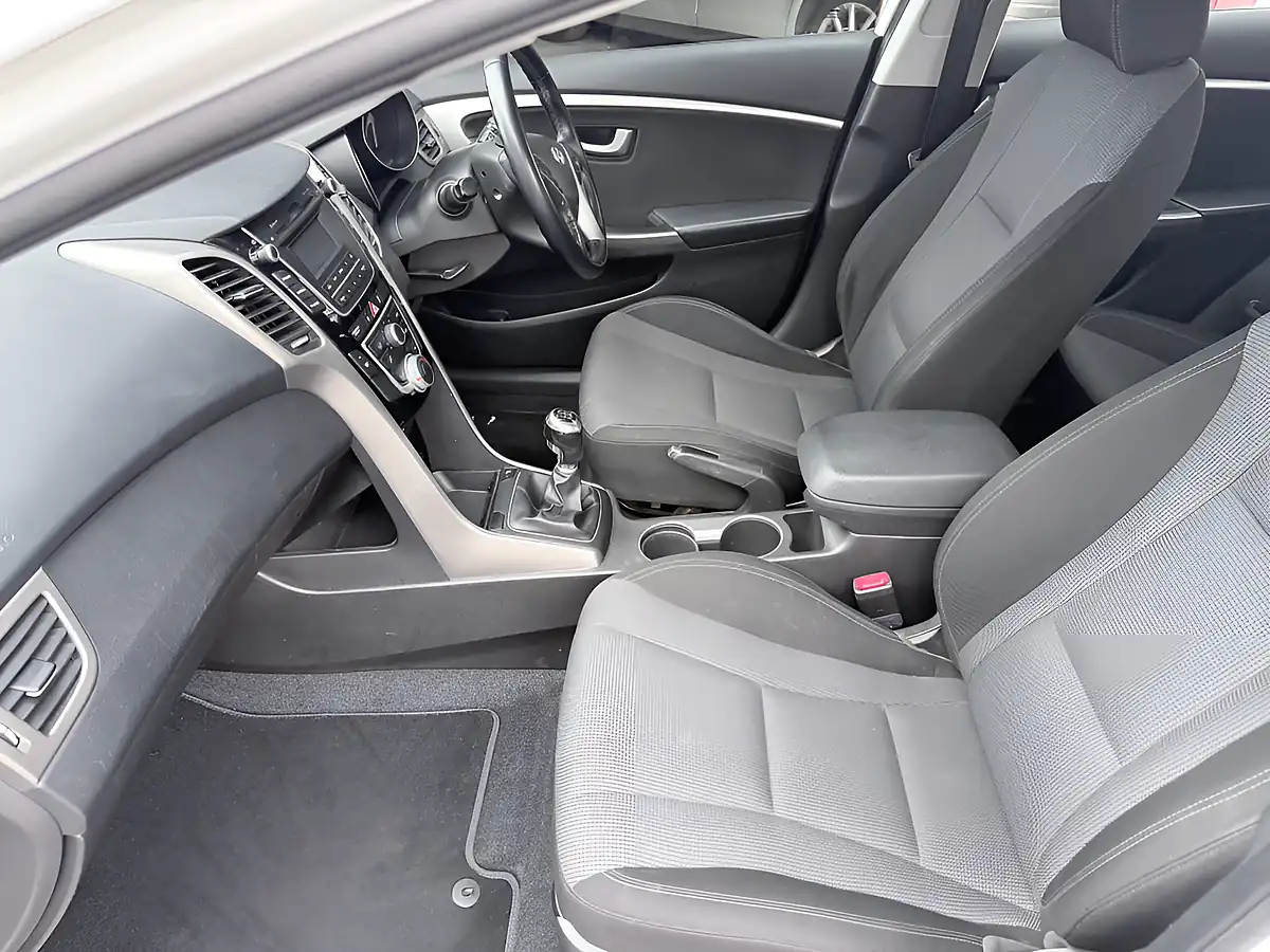 Used 2016 Hyundai I30 Se Blue Drive 5DR White - Interior and Exterior details 14