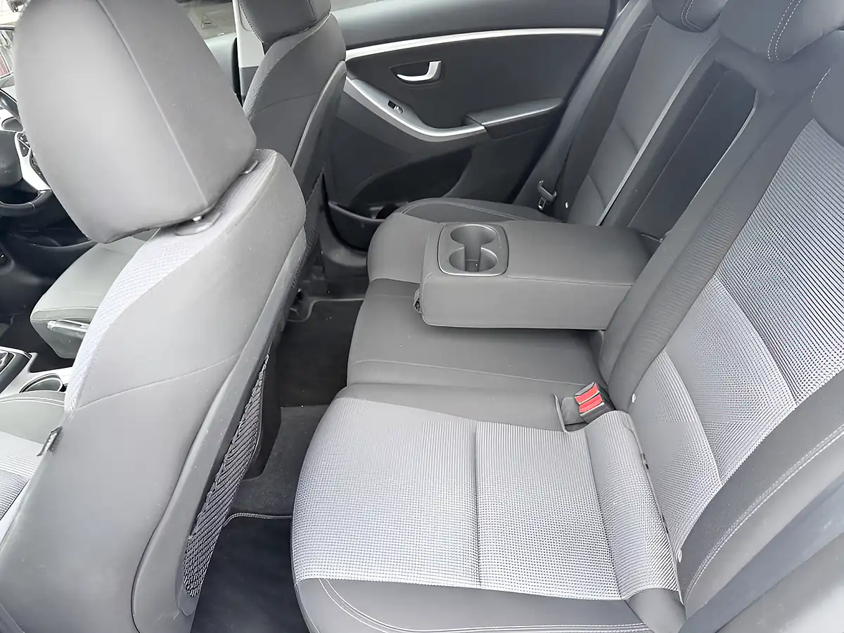 Used 2016 Hyundai I30 Se Blue Drive 5DR White - Interior and Exterior details 15