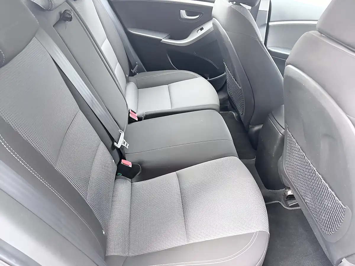 Used 2016 Hyundai I30 Se Blue Drive 5DR White - Interior and Exterior details 19
