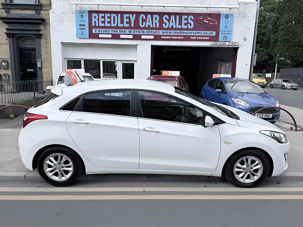 Used 2016 Hyundai I30 Se Blue Drive 5DR White - Interior and Exterior details 2