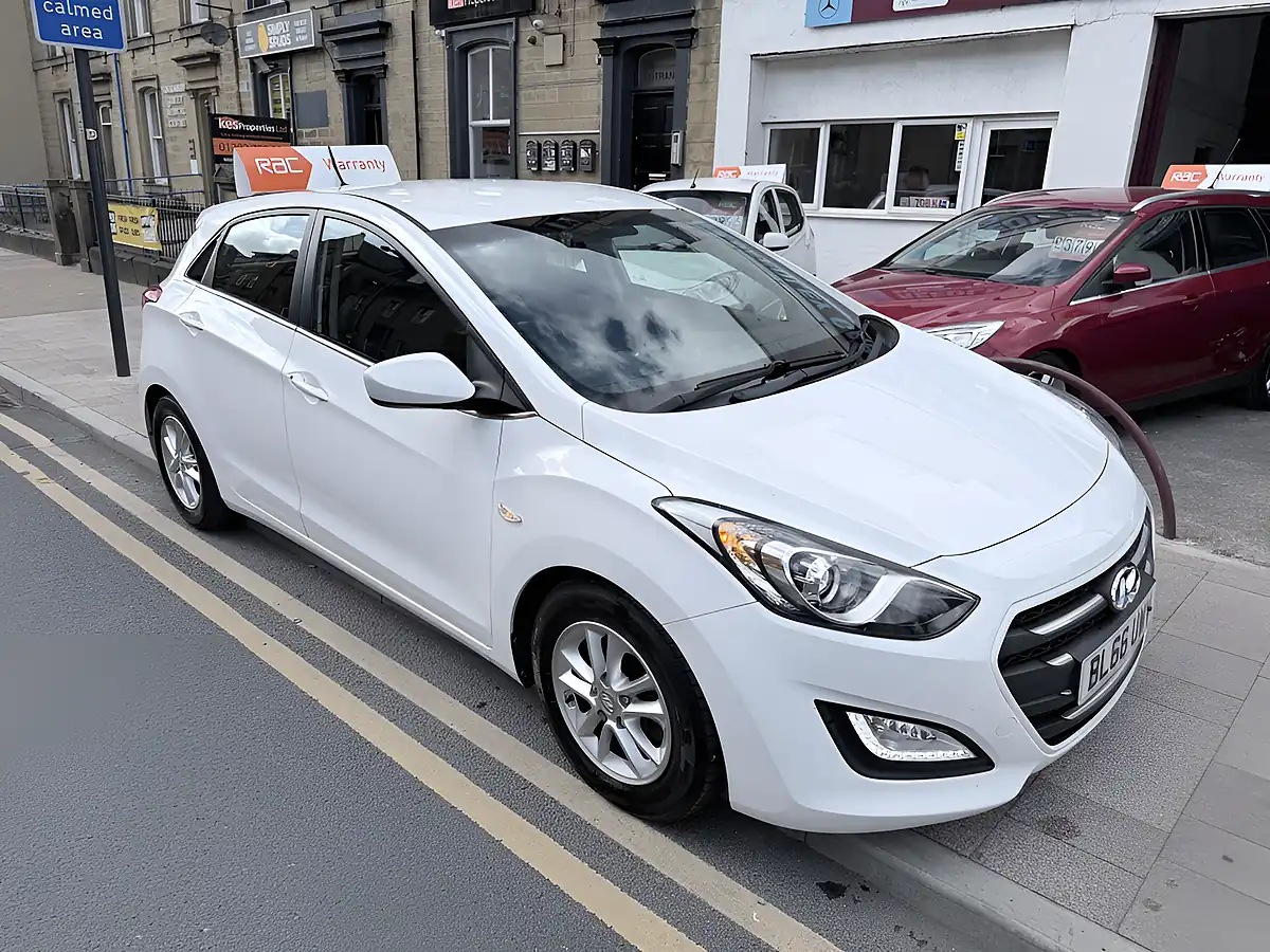 Used 2016 Hyundai I30 Se Blue Drive 5DR White - Interior and Exterior details 5