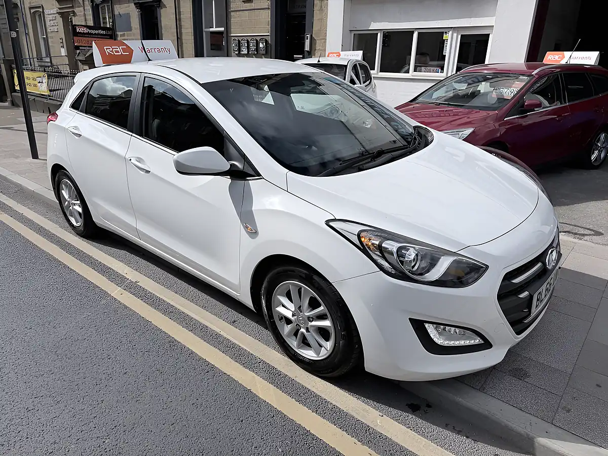 Used 2016 Hyundai I30 Se Blue Drive 5DR White - Interior and Exterior details 6