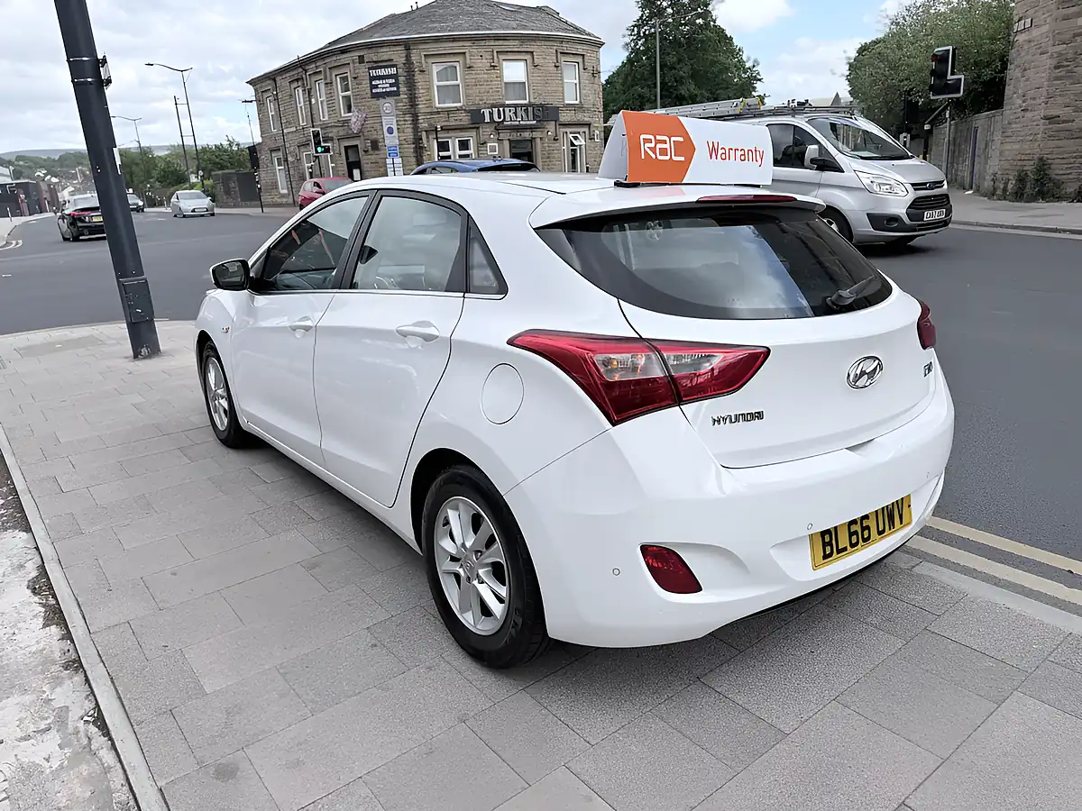 Used 2016 Hyundai I30 Se Blue Drive 5DR White - Interior and Exterior details 9