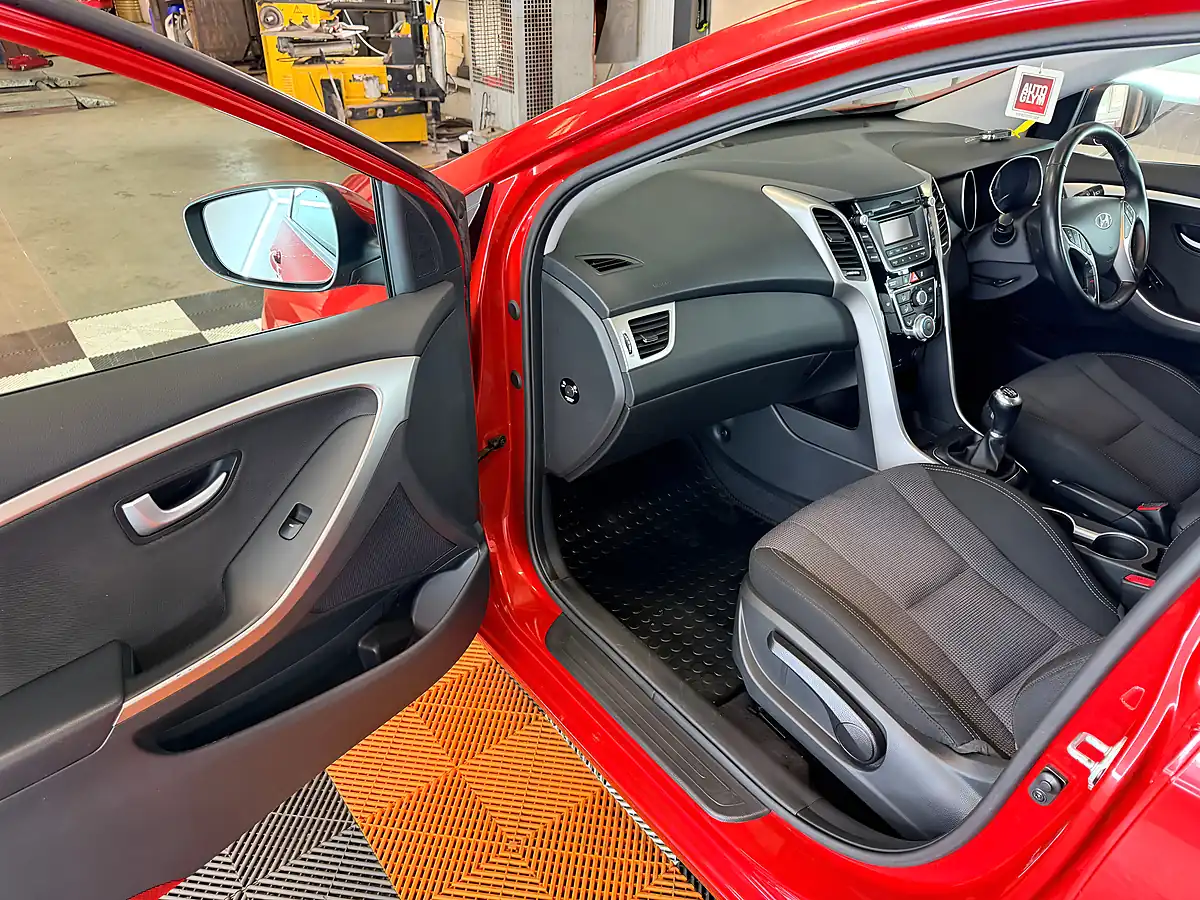 Used 2016 Hyundai I30 Se Red - Interior and Exterior details 10