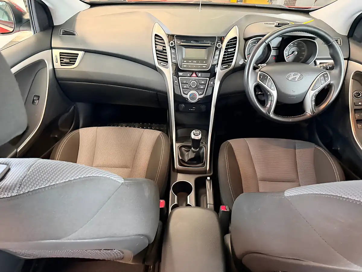 Used 2016 Hyundai I30 Se Red - Interior and Exterior details 12