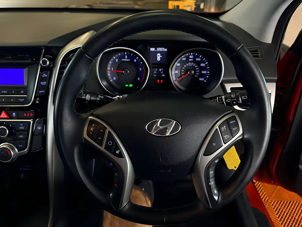 Used 2016 Hyundai I30 Se Red - Interior and Exterior details 13