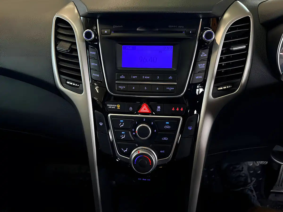 Used 2016 Hyundai I30 Se Red - Interior and Exterior details 15