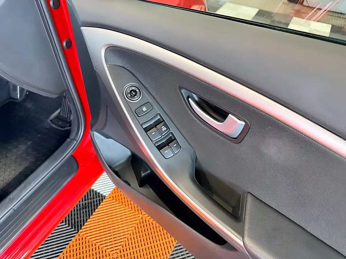 Used 2016 Hyundai I30 Se Red - Interior and Exterior details 17