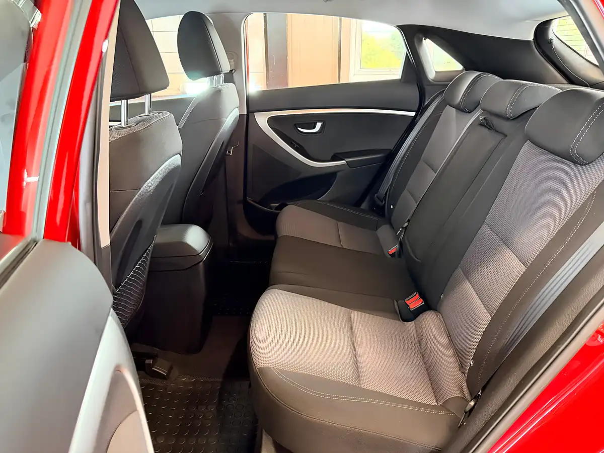 Used 2016 Hyundai I30 Se Red - Interior and Exterior details 18