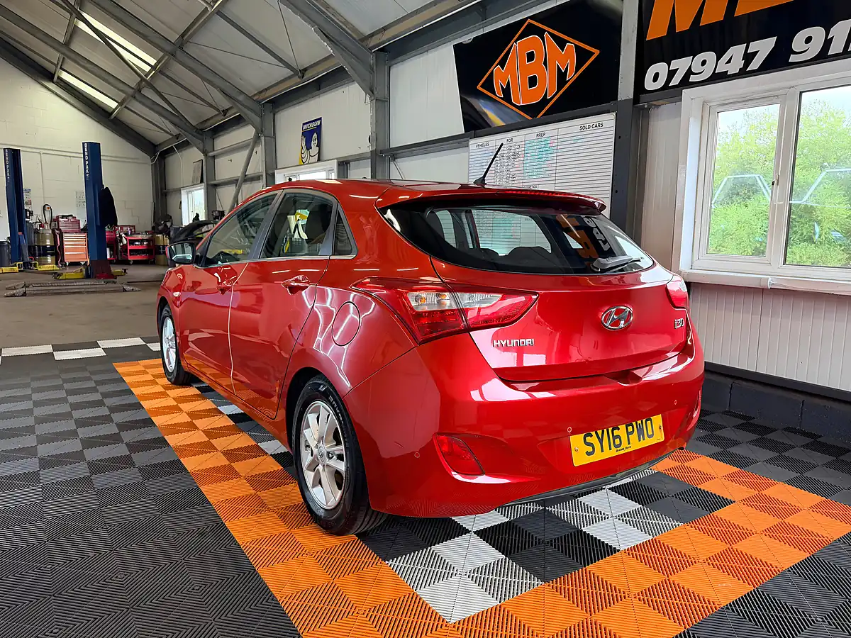 Used 2016 Hyundai I30 Se Red - Interior and Exterior details 3