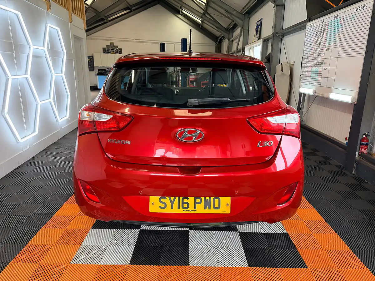 Used 2016 Hyundai I30 Se Red - Interior and Exterior details 8