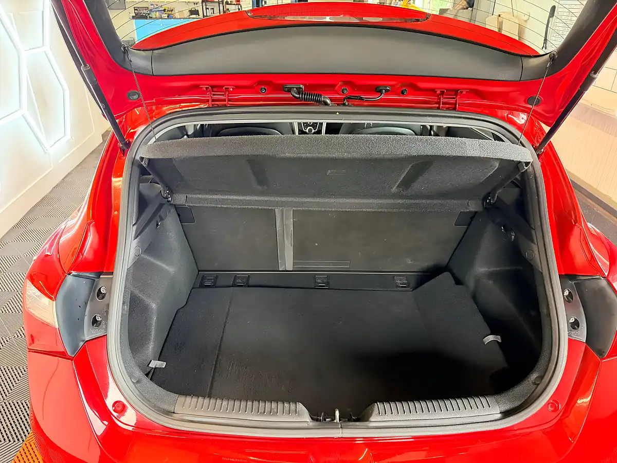 Used 2016 Hyundai I30 Se Red - Interior and Exterior details 9