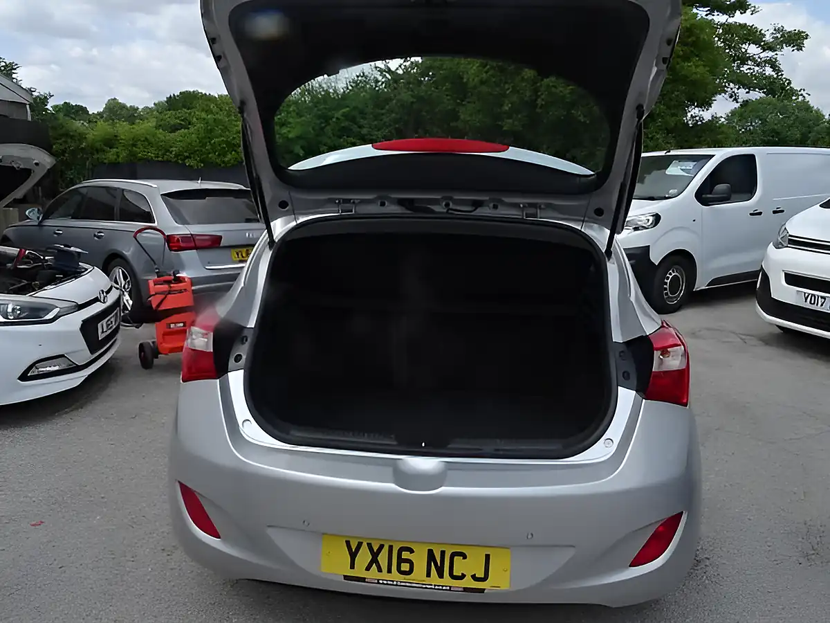 Used 2016 Hyundai I30 Se Silver - Interior and Exterior details 7