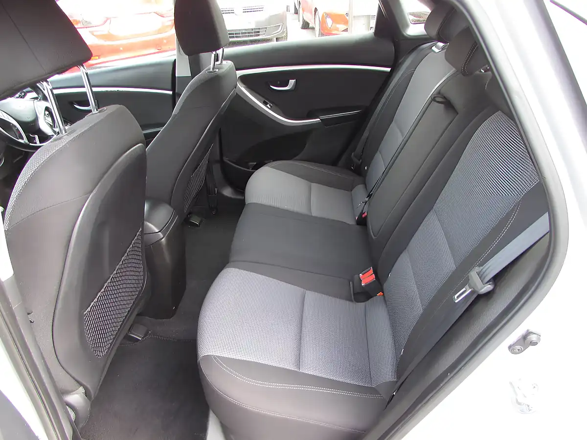 Used 2016 Hyundai i30 Se Silver - Interior and Exterior details 10