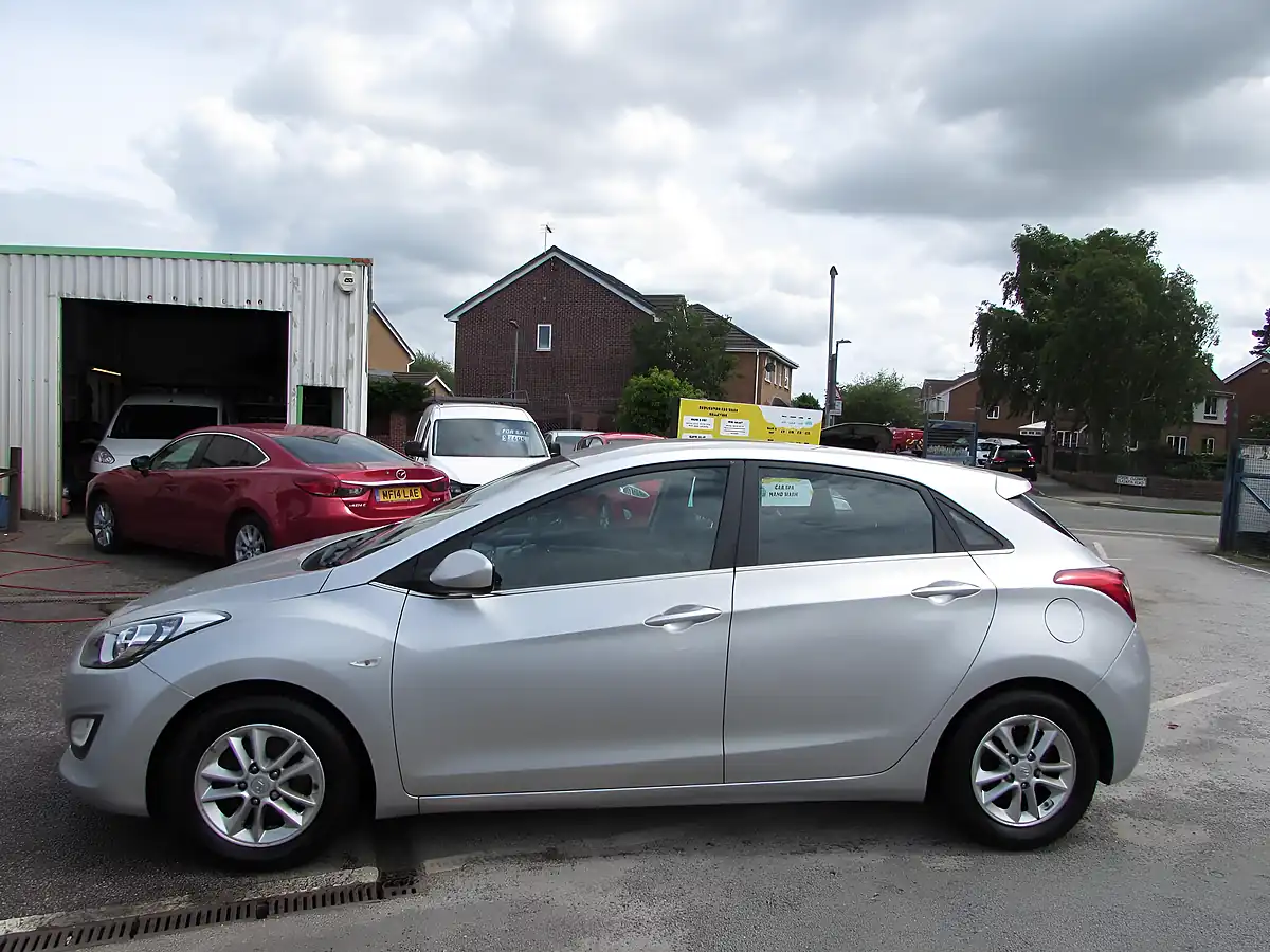 Used 2016 Hyundai i30 Se Silver - Interior and Exterior details 4