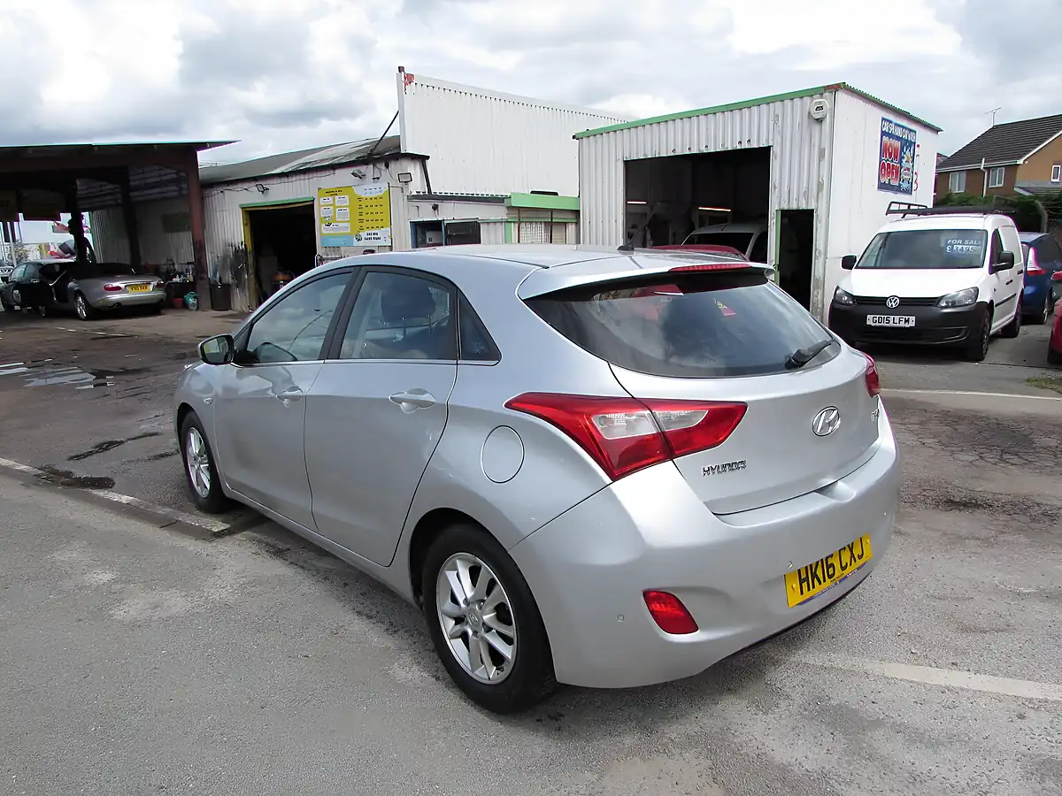 Used 2016 Hyundai i30 Se Silver - Interior and Exterior details 5