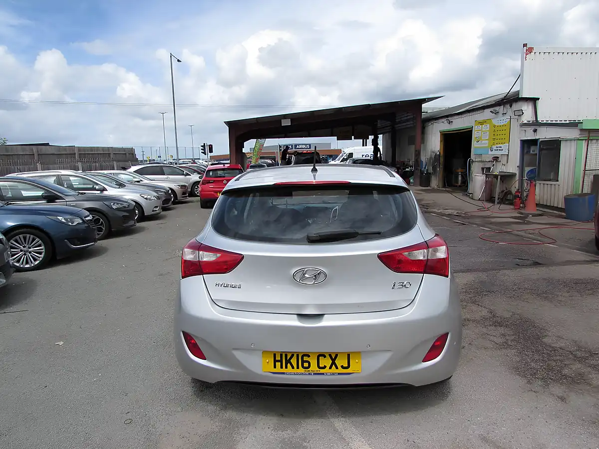 Used 2016 Hyundai i30 Se Silver - Interior and Exterior details 6