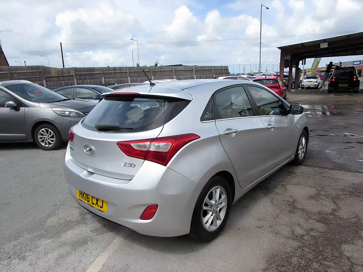 Used 2016 Hyundai i30 Se Silver - Interior and Exterior details 7
