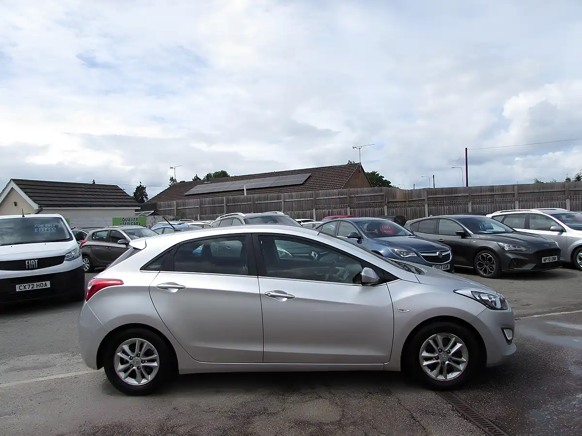Used 2016 Hyundai i30 Se Silver - Interior and Exterior details 8