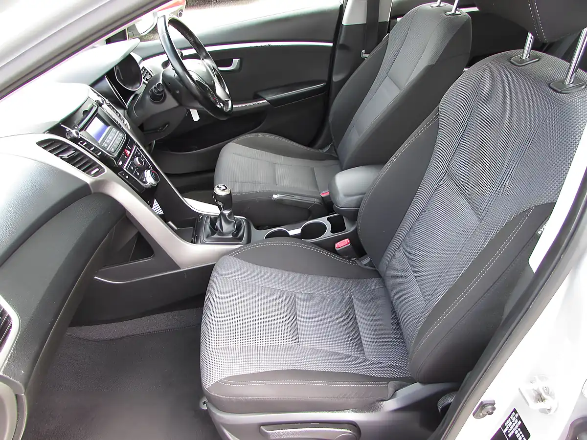 Used 2016 Hyundai i30 Se Silver - Interior and Exterior details 9