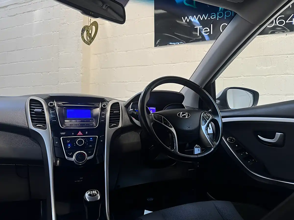 Used 2016 Hyundai i30 Se Silver - Interior and Exterior details 12