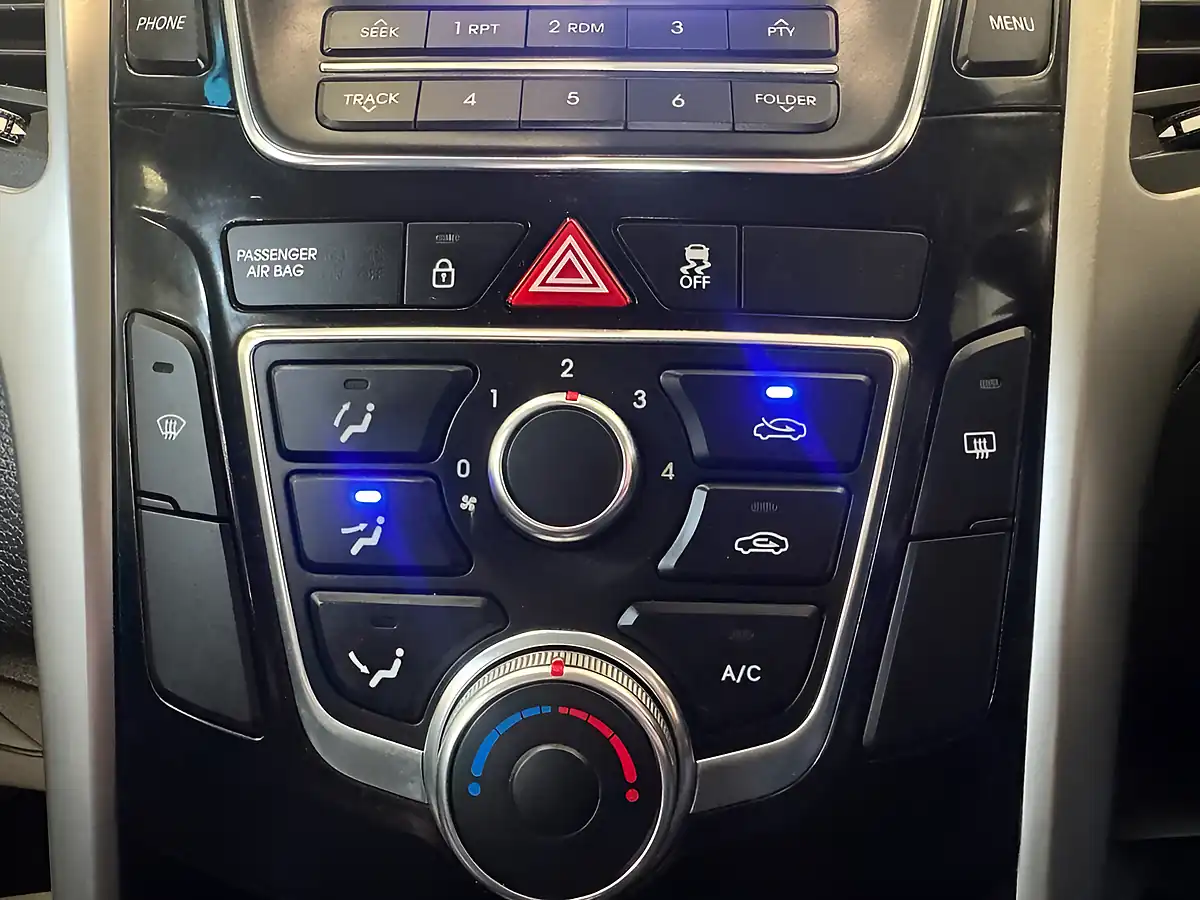 Used 2016 Hyundai i30 Se Silver - Interior and Exterior details 15
