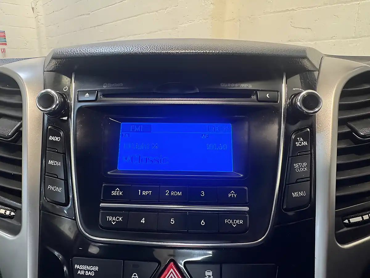 Used 2016 Hyundai i30 Se Silver - Interior and Exterior details 16