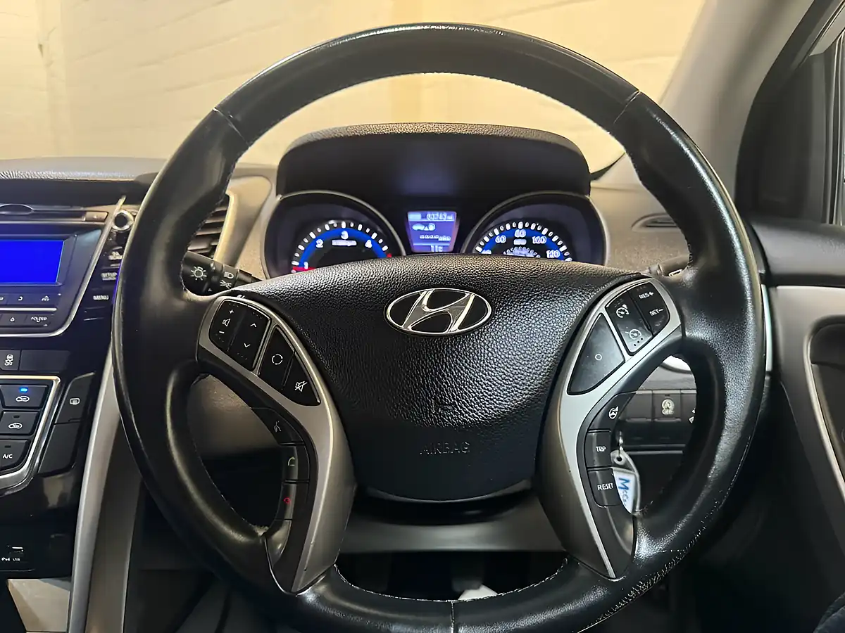 Used 2016 Hyundai i30 Se Silver - Interior and Exterior details 18