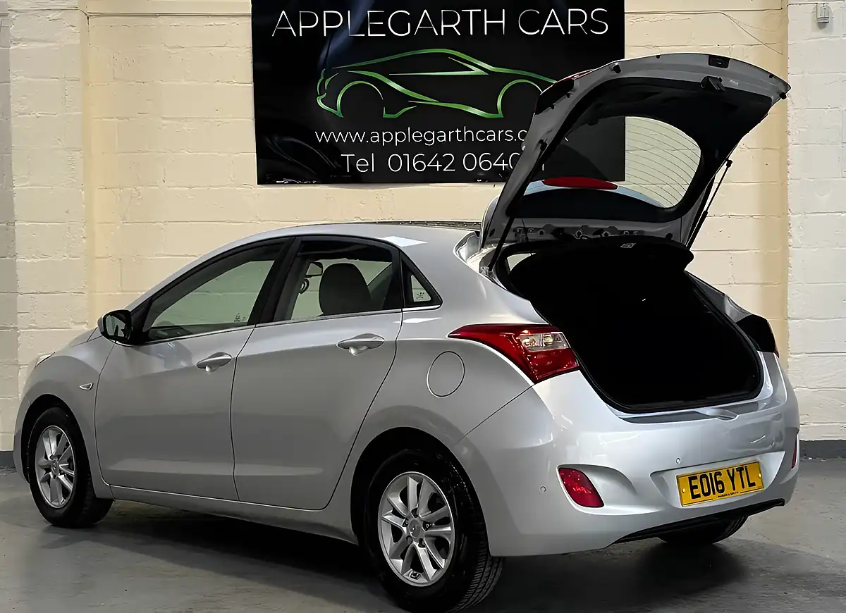 Used 2016 Hyundai i30 Se Silver - Interior and Exterior details 5