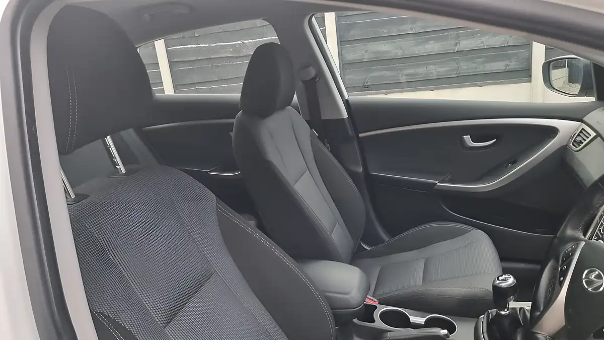 Used 2016 Hyundai I30 Se White - Interior and Exterior details 11